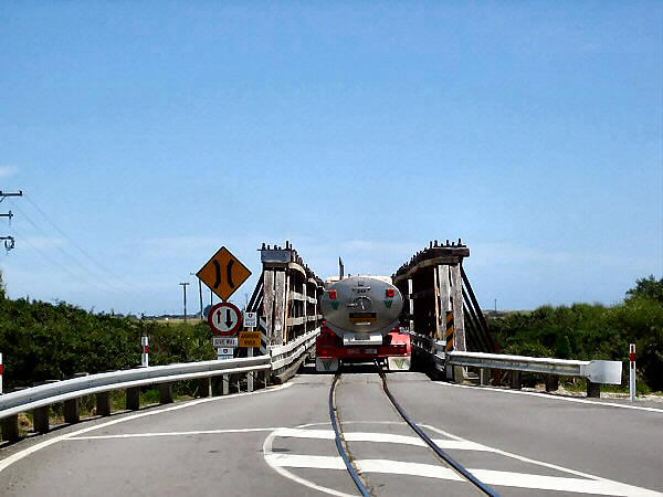 one lane bridge